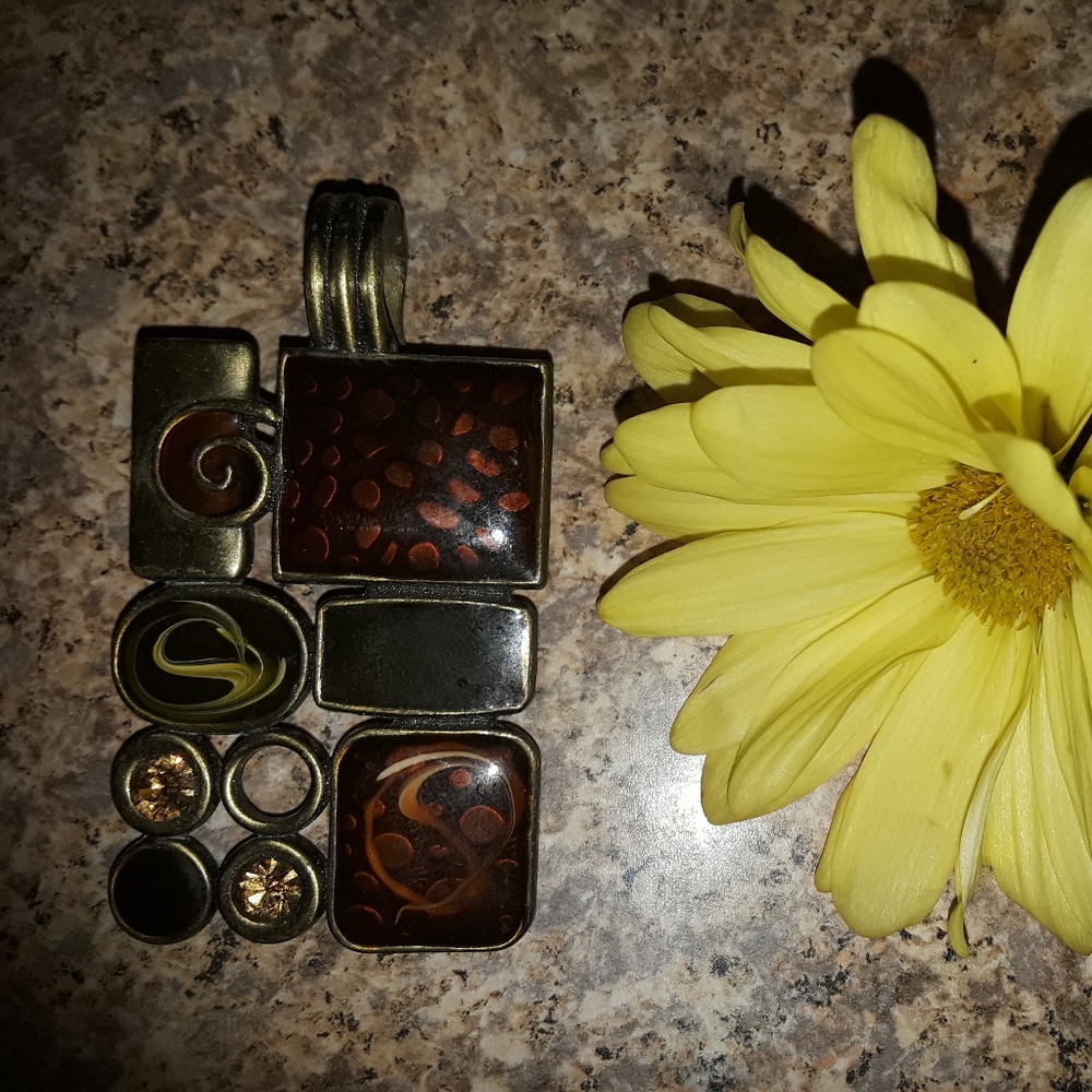 Premier Designs Pendant with Magnetic Clasp